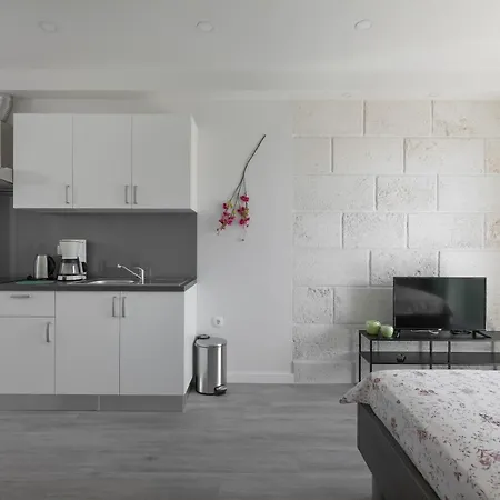 Studio Nikola Apartment